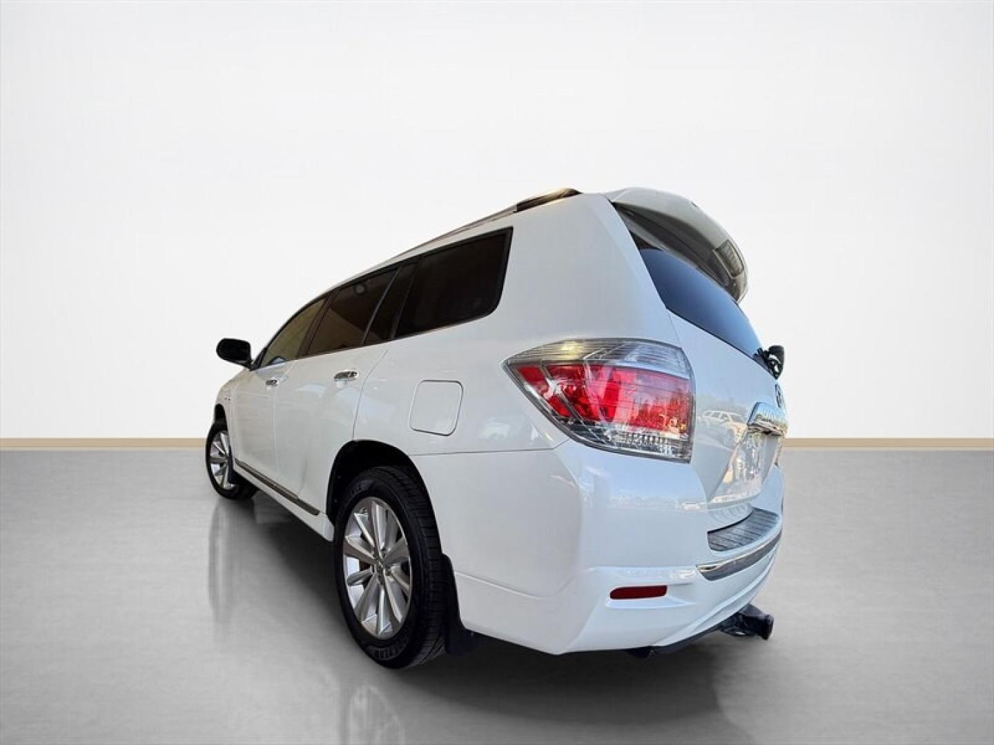 2012 Blizzard Pearl Toyota Highlander Hybrid Limited (JTEDC3EH4C2) with an 3.5L Hybrid V6 280hp engine, Automatic transmission, located at 25355 Eames Street, Channahon, IL, 60410, (815) 467-1807, 41.429108, -88.228432 - Looking for a ride thats as smart as it is stylish? Check out this 2012 Toyota Highlander Hybrid Limited the eco-friendly powerhouse that doesnt hold back on luxury or performance. Under the hood, it rocks a 3.5L Hybrid V6 engine pumping out a solid 280 horsepower. Translation: smooth acceleration- Photo#5