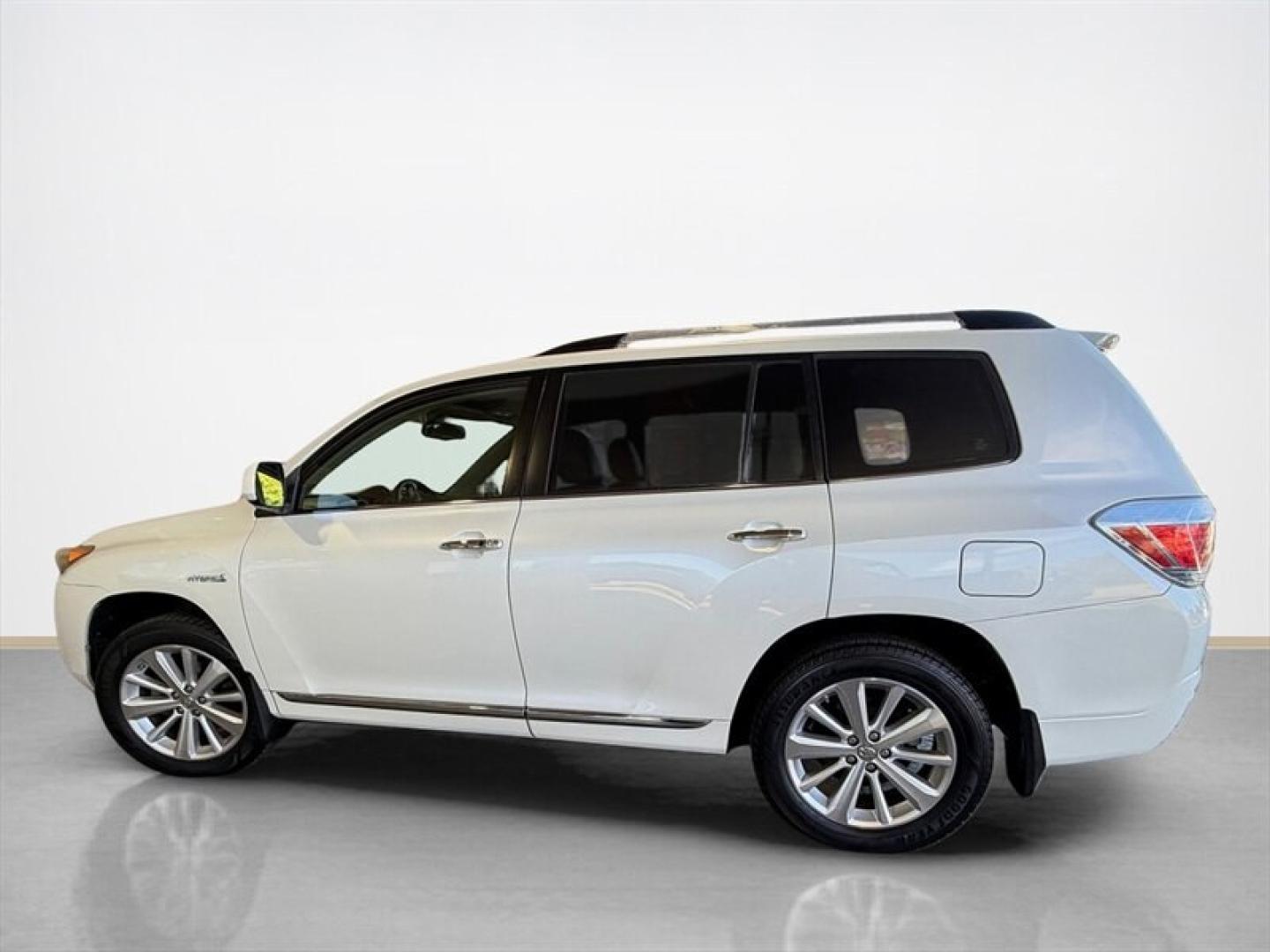2012 Blizzard Pearl Toyota Highlander Hybrid Limited (JTEDC3EH4C2) with an 3.5L Hybrid V6 280hp engine, Automatic transmission, located at 25355 Eames Street, Channahon, IL, 60410, (815) 467-1807, 41.429108, -88.228432 - Looking for a ride thats as smart as it is stylish? Check out this 2012 Toyota Highlander Hybrid Limited the eco-friendly powerhouse that doesnt hold back on luxury or performance. Under the hood, it rocks a 3.5L Hybrid V6 engine pumping out a solid 280 horsepower. Translation: smooth acceleration- Photo#6