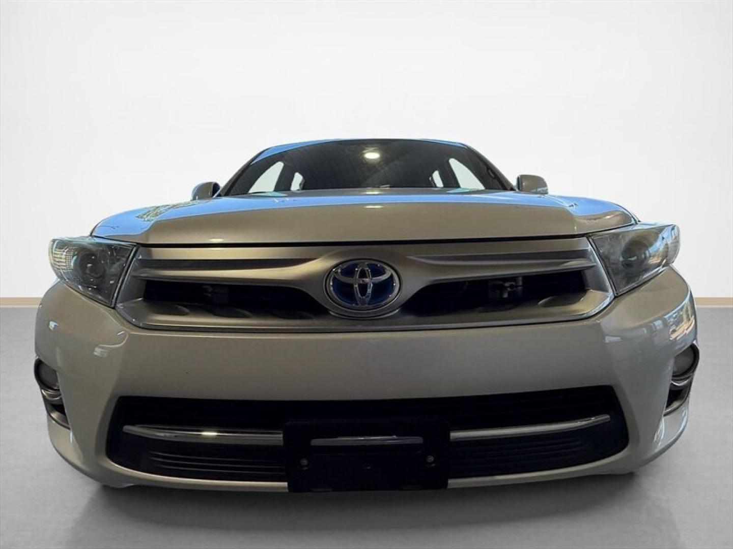 2012 Blizzard Pearl Toyota Highlander Hybrid Limited (JTEDC3EH4C2) with an 3.5L Hybrid V6 280hp engine, Automatic transmission, located at 25355 Eames Street, Channahon, IL, 60410, (815) 467-1807, 41.429108, -88.228432 - Looking for a ride thats as smart as it is stylish? Check out this 2012 Toyota Highlander Hybrid Limited the eco-friendly powerhouse that doesnt hold back on luxury or performance. Under the hood, it rocks a 3.5L Hybrid V6 engine pumping out a solid 280 horsepower. Translation: smooth acceleration- Photo#8