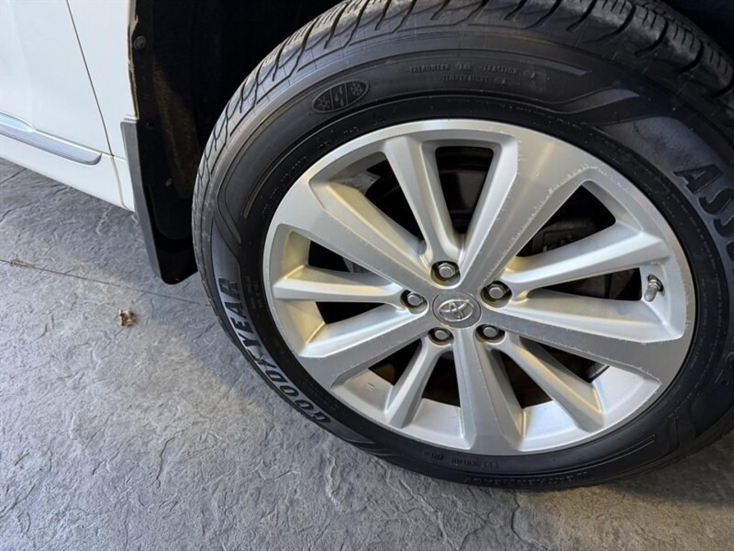 2012 Blizzard Pearl Toyota Highlander Hybrid Limited (JTEDC3EH4C2) with an 3.5L Hybrid V6 280hp engine, Automatic transmission, located at 25355 Eames Street, Channahon, IL, 60410, (815) 467-1807, 41.429108, -88.228432 - Looking for a ride thats as smart as it is stylish? Check out this 2012 Toyota Highlander Hybrid Limited the eco-friendly powerhouse that doesnt hold back on luxury or performance. Under the hood, it rocks a 3.5L Hybrid V6 engine pumping out a solid 280 horsepower. Translation: smooth acceleration- Photo#9