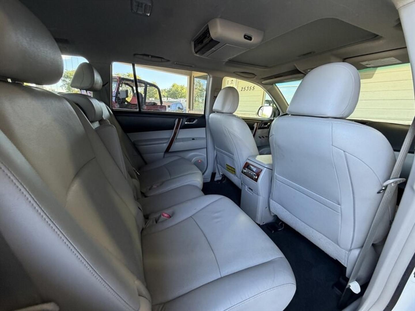 2012 Blizzard Pearl Toyota Highlander Hybrid Limited (JTEDC3EH4C2) with an 3.5L Hybrid V6 280hp engine, Automatic transmission, located at 25355 Eames Street, Channahon, IL, 60410, (815) 467-1807, 41.429108, -88.228432 - Looking for a ride thats as smart as it is stylish? Check out this 2012 Toyota Highlander Hybrid Limited the eco-friendly powerhouse that doesnt hold back on luxury or performance. Under the hood, it rocks a 3.5L Hybrid V6 engine pumping out a solid 280 horsepower. Translation: smooth acceleration- Photo#12