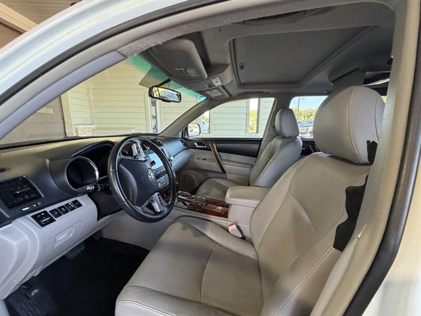 2012 Blizzard Pearl Toyota Highlander Hybrid Limited (JTEDC3EH4C2) with an 3.5L Hybrid V6 280hp engine, Automatic transmission, located at 25355 Eames Street, Channahon, IL, 60410, (815) 467-1807, 41.429108, -88.228432 - Looking for a ride thats as smart as it is stylish? Check out this 2012 Toyota Highlander Hybrid Limited the eco-friendly powerhouse that doesnt hold back on luxury or performance. Under the hood, it rocks a 3.5L Hybrid V6 engine pumping out a solid 280 horsepower. Translation: smooth acceleration- Photo#17
