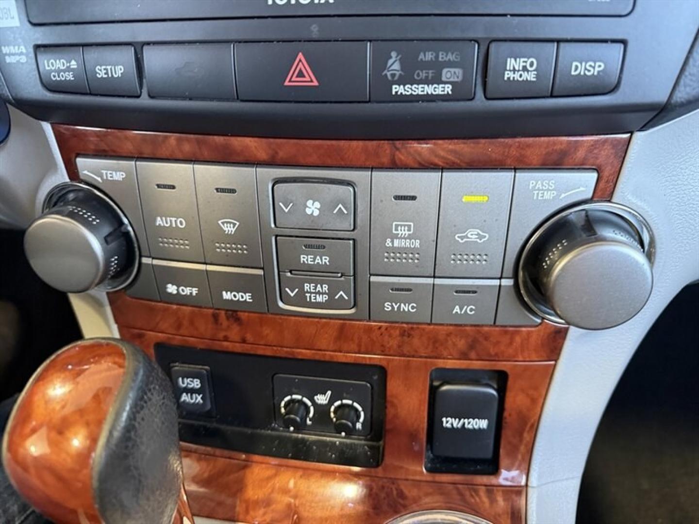2012 Blizzard Pearl Toyota Highlander Hybrid Limited (JTEDC3EH4C2) with an 3.5L Hybrid V6 280hp engine, Automatic transmission, located at 25355 Eames Street, Channahon, IL, 60410, (815) 467-1807, 41.429108, -88.228432 - Looking for a ride thats as smart as it is stylish? Check out this 2012 Toyota Highlander Hybrid Limited the eco-friendly powerhouse that doesnt hold back on luxury or performance. Under the hood, it rocks a 3.5L Hybrid V6 engine pumping out a solid 280 horsepower. Translation: smooth acceleration- Photo#21