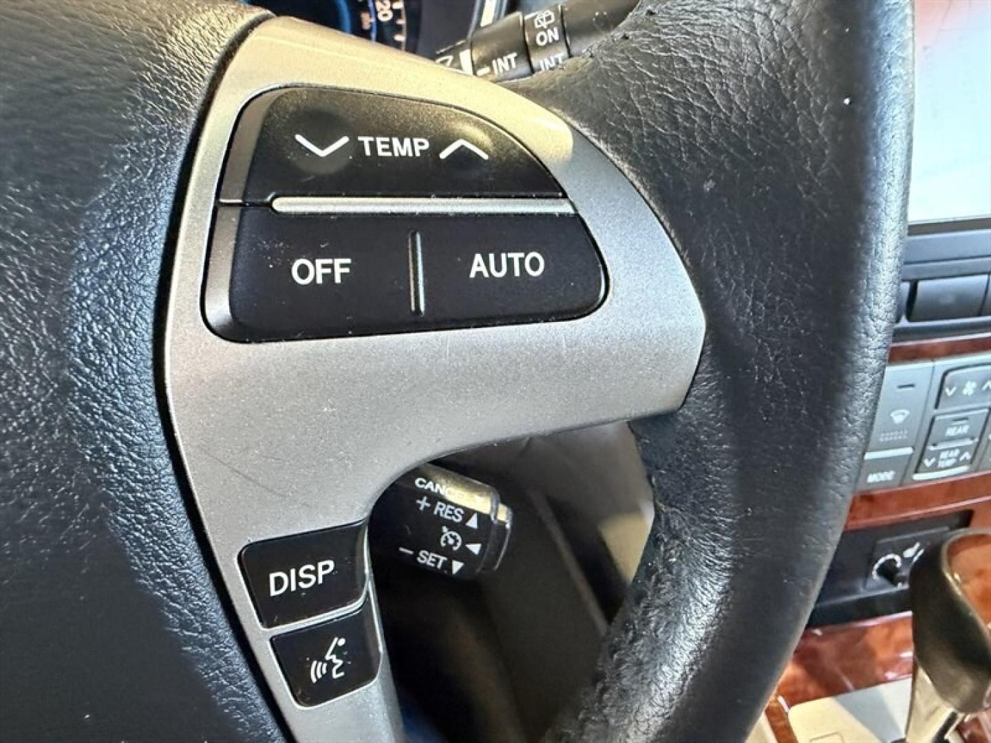2012 Blizzard Pearl Toyota Highlander Hybrid Limited (JTEDC3EH4C2) with an 3.5L Hybrid V6 280hp engine, Automatic transmission, located at 25355 Eames Street, Channahon, IL, 60410, (815) 467-1807, 41.429108, -88.228432 - Looking for a ride thats as smart as it is stylish? Check out this 2012 Toyota Highlander Hybrid Limited the eco-friendly powerhouse that doesnt hold back on luxury or performance. Under the hood, it rocks a 3.5L Hybrid V6 engine pumping out a solid 280 horsepower. Translation: smooth acceleration- Photo#24