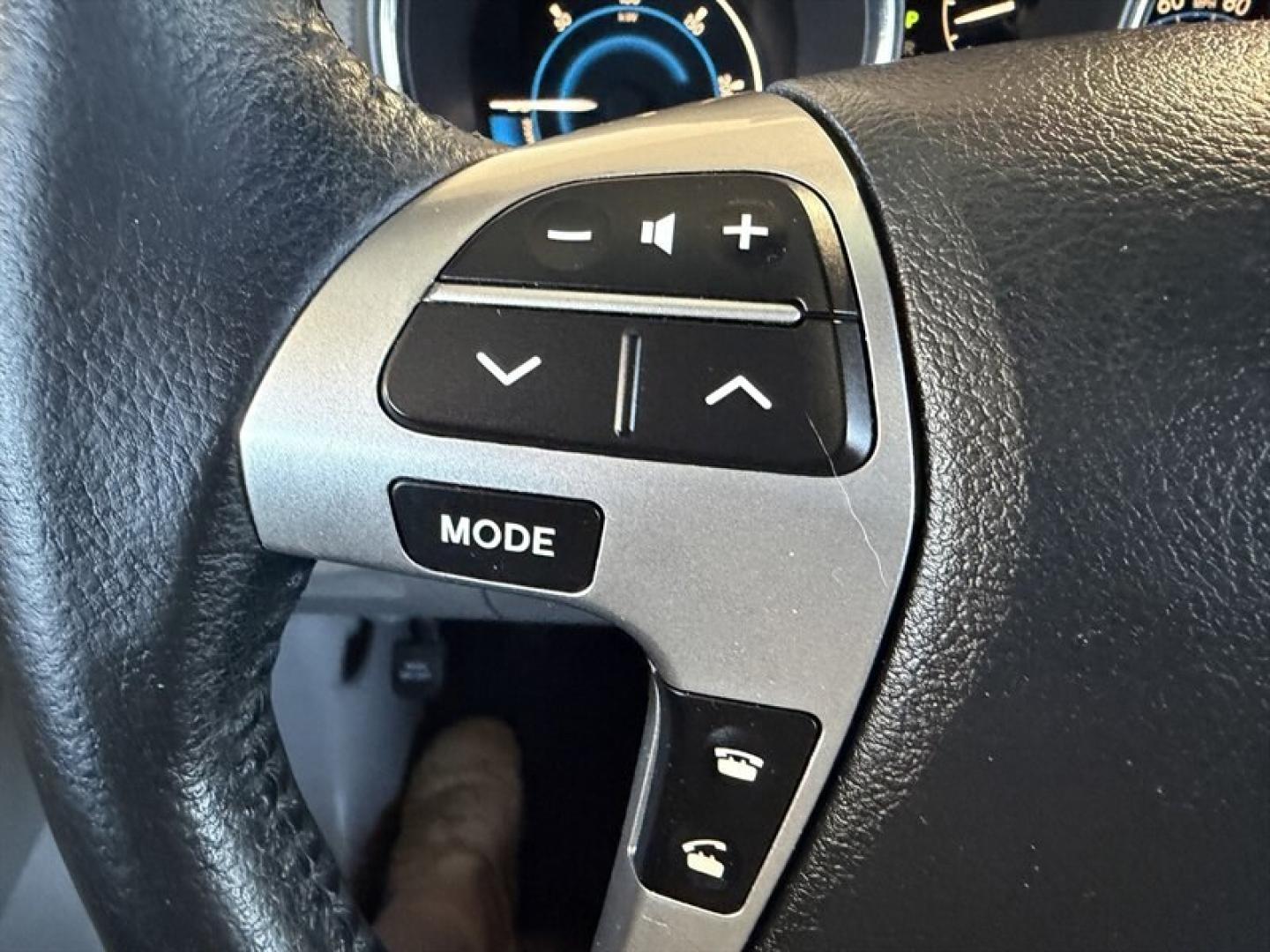 2012 Blizzard Pearl Toyota Highlander Hybrid Limited (JTEDC3EH4C2) with an 3.5L Hybrid V6 280hp engine, Automatic transmission, located at 25355 Eames Street, Channahon, IL, 60410, (815) 467-1807, 41.429108, -88.228432 - Looking for a ride thats as smart as it is stylish? Check out this 2012 Toyota Highlander Hybrid Limited the eco-friendly powerhouse that doesnt hold back on luxury or performance. Under the hood, it rocks a 3.5L Hybrid V6 engine pumping out a solid 280 horsepower. Translation: smooth acceleration- Photo#25