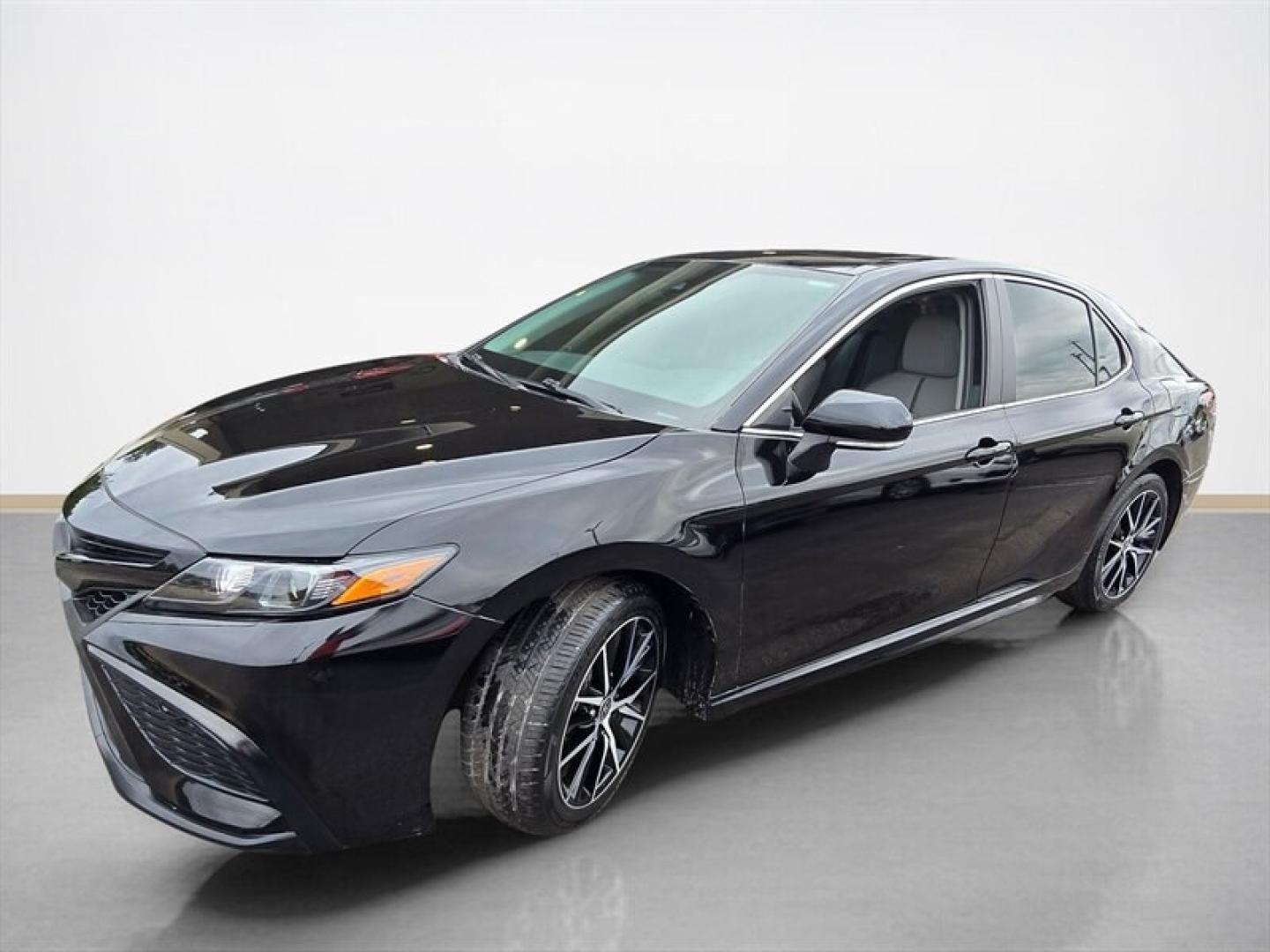 2023 Midnight Black Metallic Toyota Camry Hybrid SE (4T1S31AK5PU) with an 2.5L Hybrid I4 208hp engine, Automatic transmission, located at 25355 Eames Street, Channahon, IL, 60410, (815) 467-1807, 41.429108, -88.228432 - The 2023 Toyota Camry Hybrid SE combines efficiency, performance, and modern design in a sleek Black exterior with a matching Black interior. Powered by a 2.5L Hybrid I4 engine delivering 208 horsepower, this sedan offers an impressive fuel economy of 44 MPG in the city and 47 MPG on the highway, ma- Photo#7