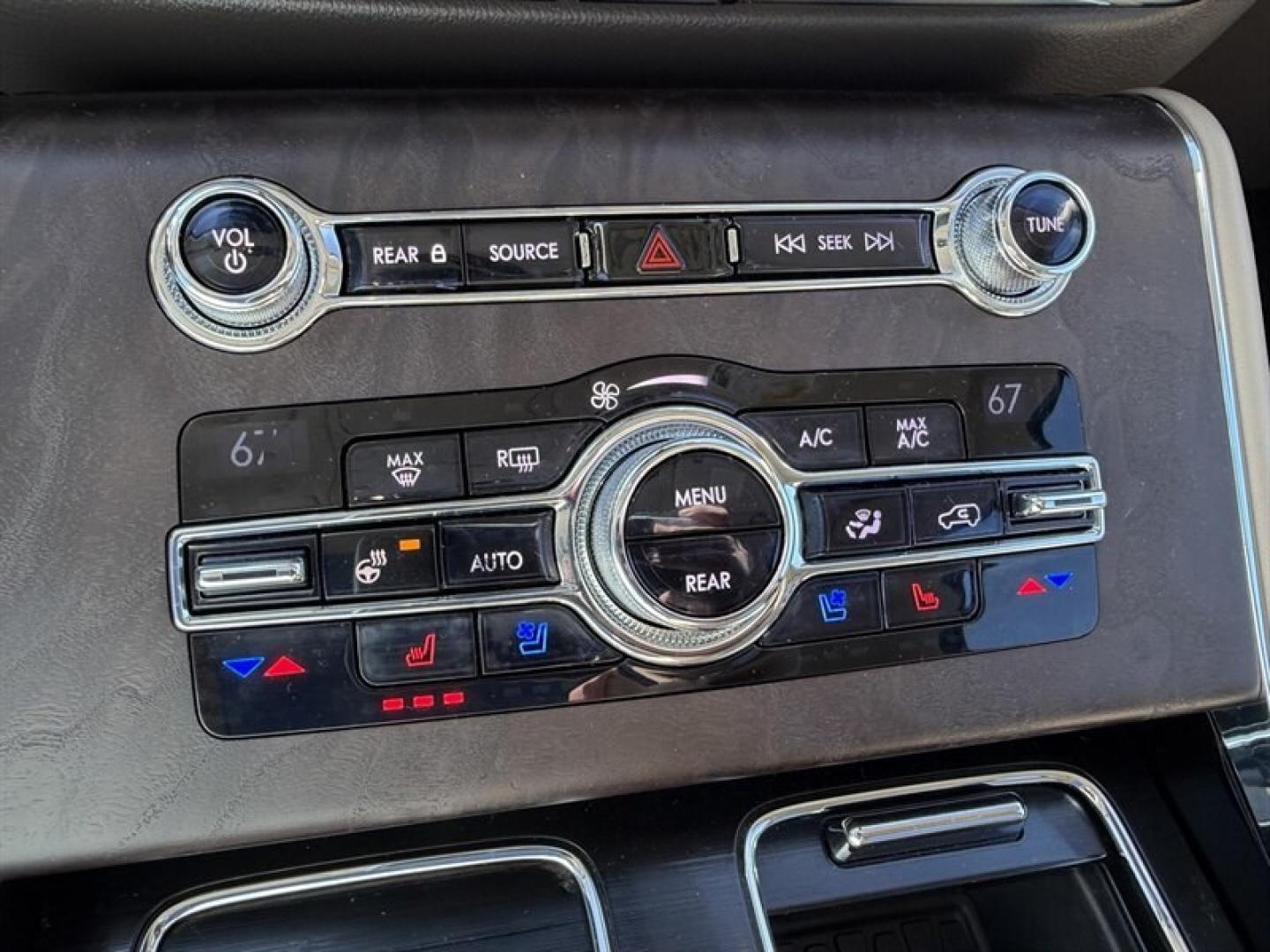 2020 Red Carpet Tinted Clearcoat Lincoln Aviator Reserve Premium (5LM5J7XC8LG) with an 3.0L Twin Turbo V6 400hp 415ft. lbs. engine, Automatic transmission, located at 25355 Eames Street, Channahon, IL, 60410, (815) 467-1807, 41.429108, -88.228432 - 2020 Lincoln Aviator Reserve AWD Because having standards should come with heated leather. Finished in Burgundy Velvet with Sandstone leather, this Aviator brings a little first-class treatment to your everyday drive. Twin-turbocharged 3.0L V6 10-speed automatic transmission All-wheel drive Pa- Photo#21
