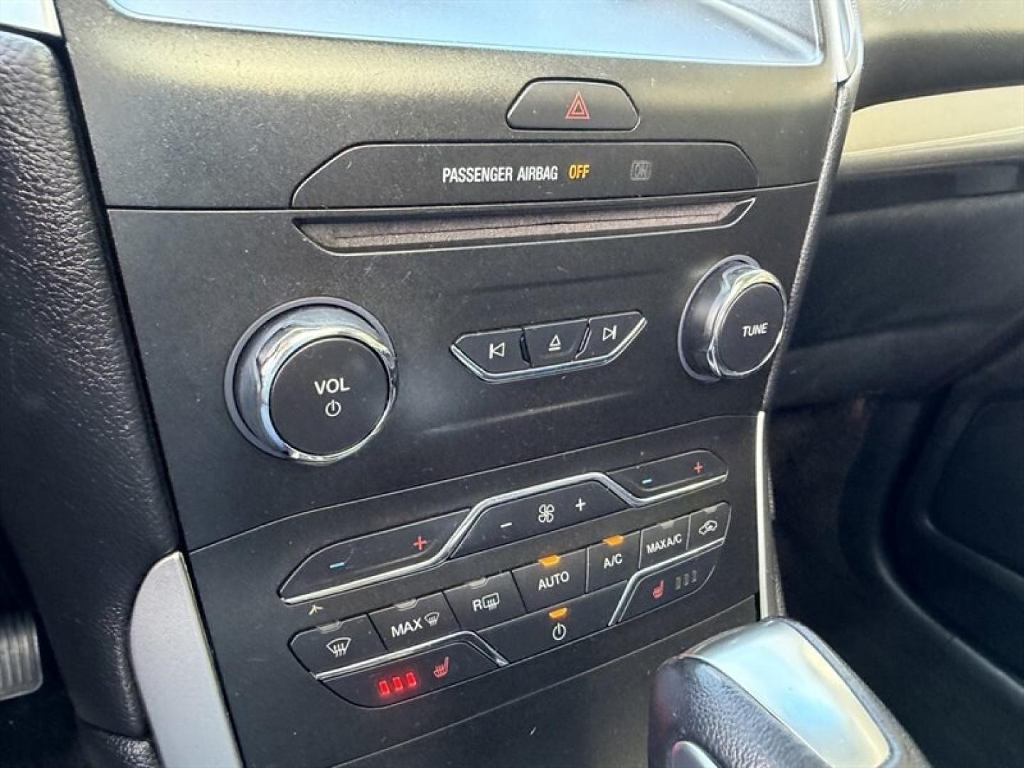 2015 Magnetic Metallic Ford Edge SEL (2FMTK4J8XFB) with an 3.5L V6 280hp 250ft. lbs. engine, Automatic transmission, located at 25355 Eames Street, Channahon, IL, 60410, (815) 467-1807, 41.429108, -88.228432 - 2015 Ford Edge SEL AWD because practical doesnt have to mean painfully boring. This ONE-OWNER, LOCAL TRADE brings the comforts you want with a little attitude to match. Heated leather seats? Obviously. Panoramic roof? Let the sunshine judge your playlist. 3.5L V6 engine All-wheel drive Heated- Photo#17