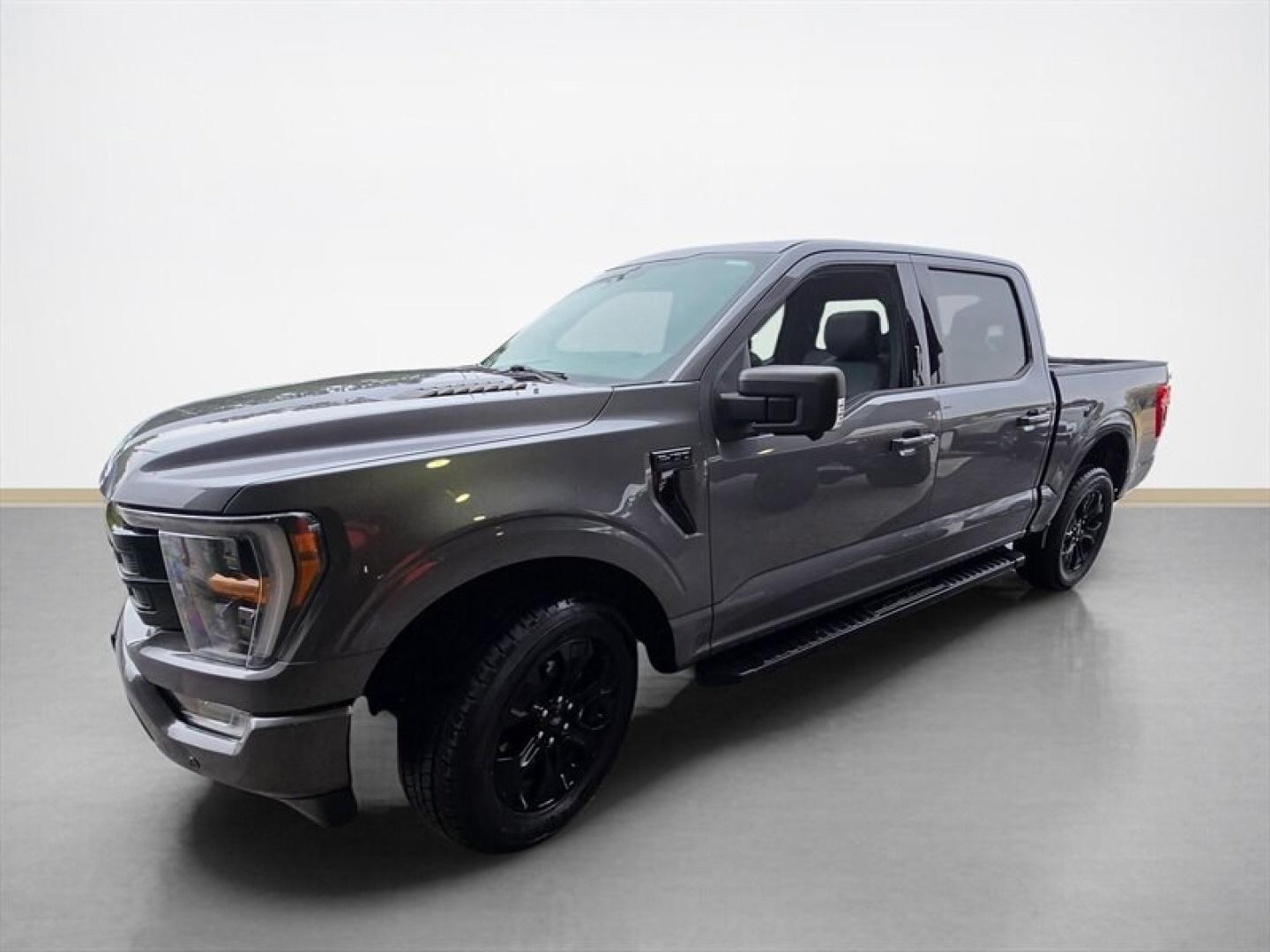 2022 Carbonized Gray Ford F-150 XLT (1FTFW1E89NF) with an EcoBoost 3.5L Twin Turbo V6 400hp 500ft. lbs. engine, Automatic transmission, located at 25355 Eames Street, Channahon, IL, 60410, (815) 467-1807, 41.429108, -88.228432 - 2022 FORD F-150 XLT SUPERCREW 4X4 OVER $11,000 IN EXTRA FACTORY OPTIONS! Some trucks come with the basics. This one checked the upgrade boxes. 3.5L EcoBoost V6 with 10-speed automatic XLT Black Appearance Package with 20" gloss-black wheels Black leather-trimmed seats Twin-panel moonroof FX4- Photo#7