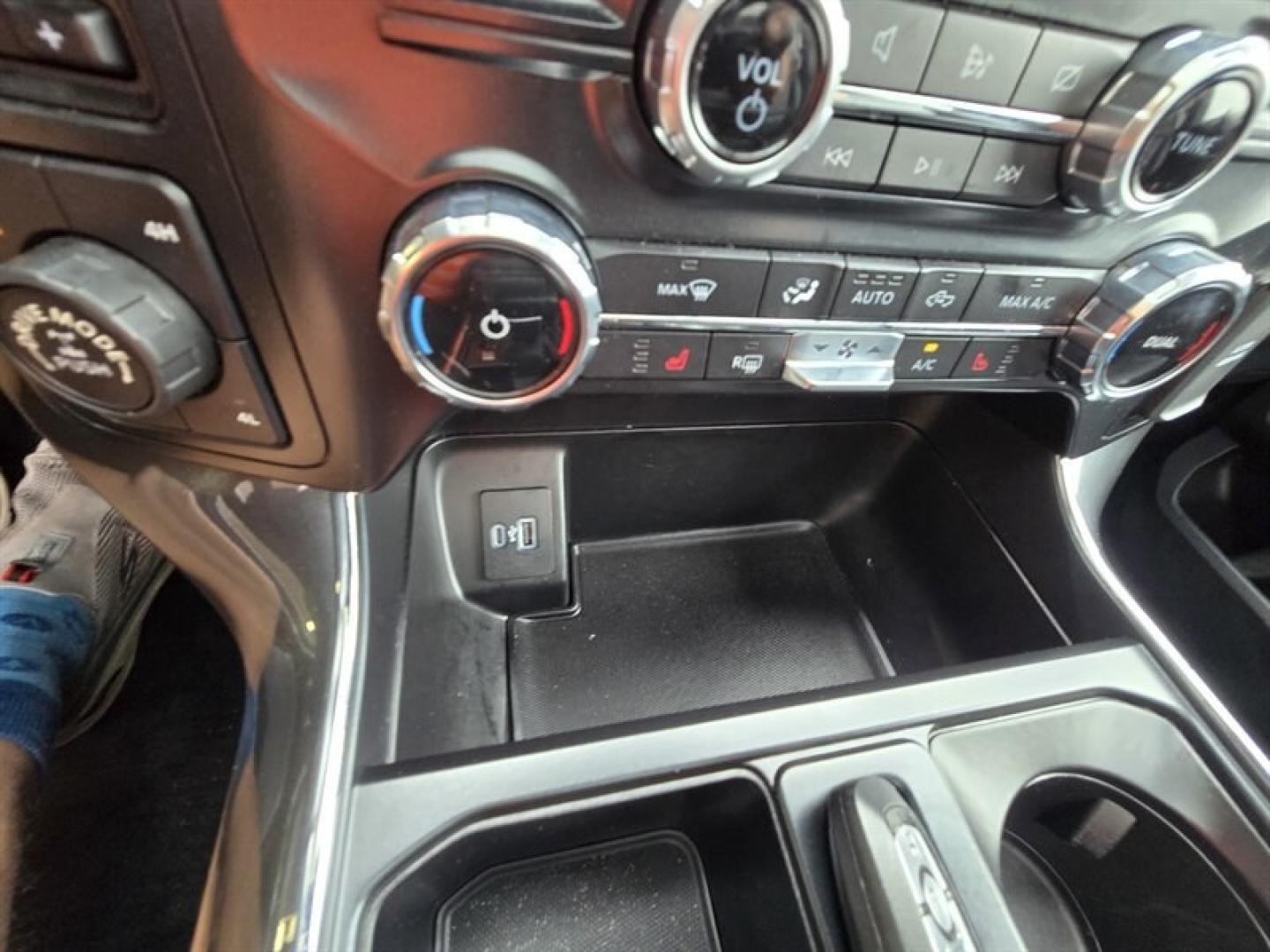 2022 Carbonized Gray Ford F-150 XLT (1FTFW1E89NF) with an EcoBoost 3.5L Twin Turbo V6 400hp 500ft. lbs. engine, Automatic transmission, located at 25355 Eames Street, Channahon, IL, 60410, (815) 467-1807, 41.429108, -88.228432 - 2022 FORD F-150 XLT SUPERCREW 4X4 OVER $11,000 IN EXTRA FACTORY OPTIONS! Some trucks come with the basics. This one checked the upgrade boxes. 3.5L EcoBoost V6 with 10-speed automatic XLT Black Appearance Package with 20" gloss-black wheels Black leather-trimmed seats Twin-panel moonroof FX4- Photo#26