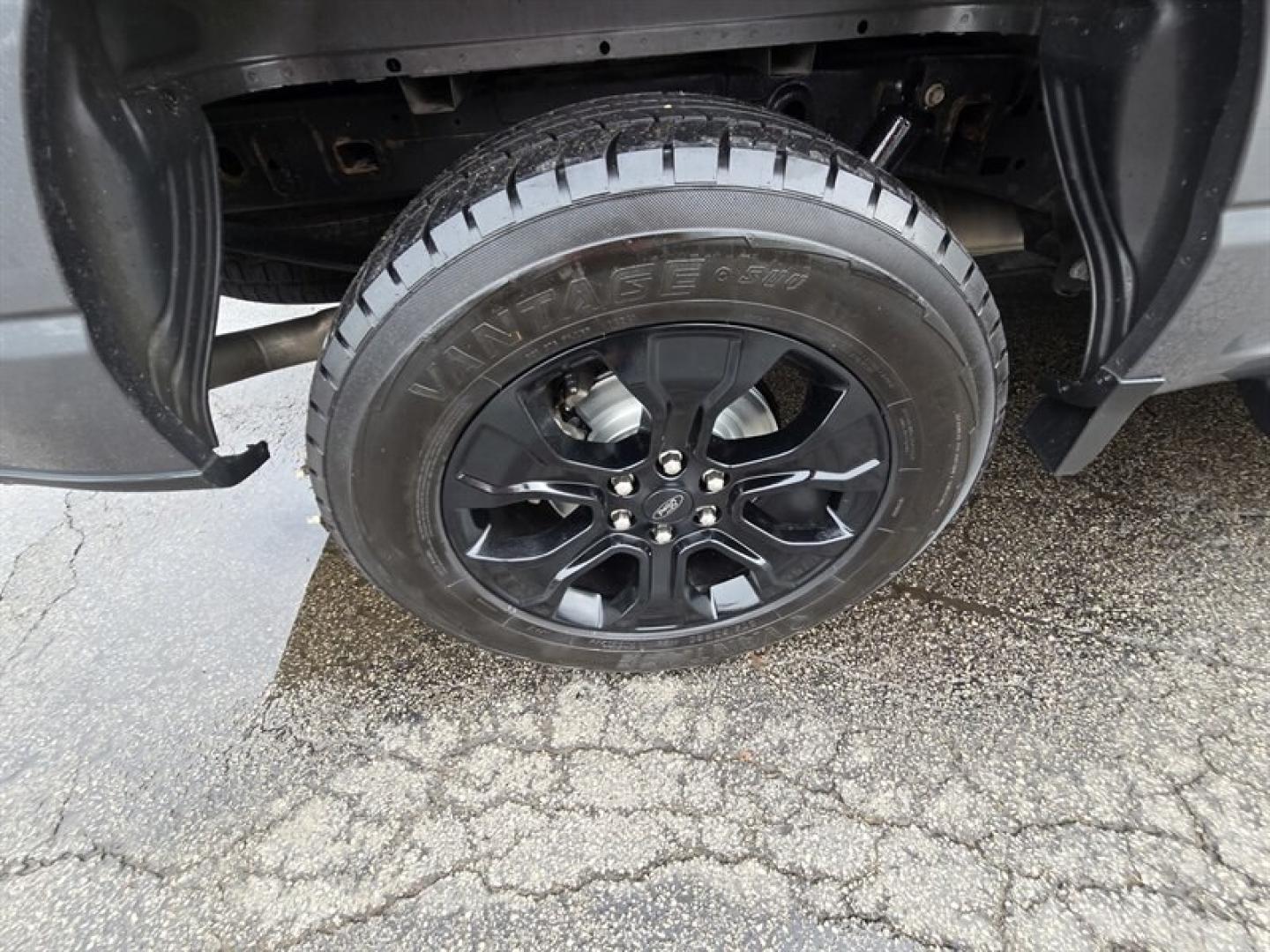 2022 Carbonized Gray Ford F-150 XLT (1FTFW1E89NF) with an EcoBoost 3.5L Twin Turbo V6 400hp 500ft. lbs. engine, Automatic transmission, located at 25355 Eames Street, Channahon, IL, 60410, (815) 467-1807, 41.429108, -88.228432 - 2022 FORD F-150 XLT SUPERCREW 4X4 OVER $11,000 IN EXTRA FACTORY OPTIONS! Some trucks come with the basics. This one checked the upgrade boxes. 3.5L EcoBoost V6 with 10-speed automatic XLT Black Appearance Package with 20" gloss-black wheels Black leather-trimmed seats Twin-panel moonroof FX4- Photo#37