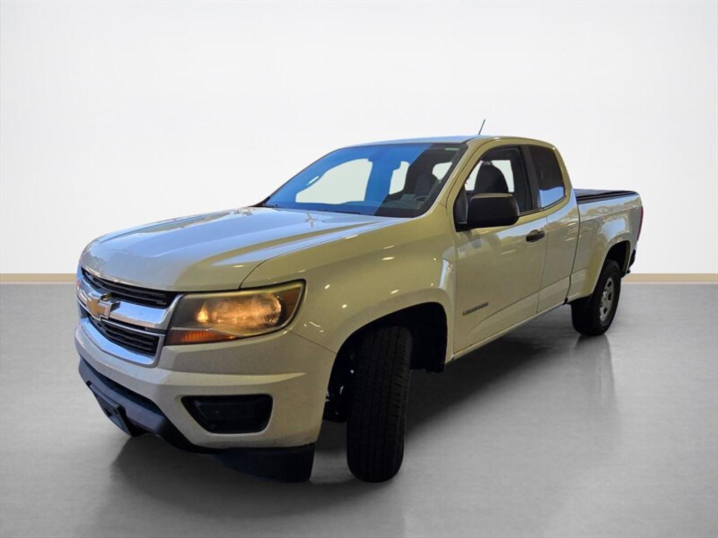 2017 Summit White Chevrolet Colorado (1GCHSAEA1H1) with an 2.5L I4 200hp 191ft. lbs. engine, 5 Speed Manual transmission, located at 25355 Eames Street, Channahon, IL, 60410, (815) 467-1807, 41.429108, -88.228432 - ** LOCAL TRADE IN, RUNS AND DRIVES GREAT, HAS A CRACKED WINDSHIELD AND THE CLIMATE CONTROLS ONLY WORK ON THE VENTS. ** The 2017 Chevrolet Colorado is a midsize pickup truck that combines functionality with a comfortable driving experience. Powered by a 2.5L I4 engine delivering 200 horsepower and 19- Photo#7