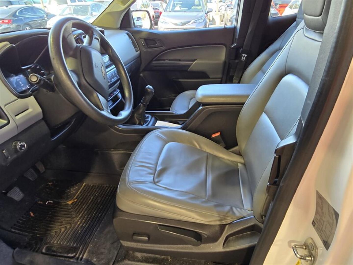 2017 Summit White Chevrolet Colorado (1GCHSAEA1H1) with an 2.5L I4 200hp 191ft. lbs. engine, 5 Speed Manual transmission, located at 25355 Eames Street, Channahon, IL, 60410, (815) 467-1807, 41.429108, -88.228432 - ** LOCAL TRADE IN, RUNS AND DRIVES GREAT, HAS A CRACKED WINDSHIELD AND THE CLIMATE CONTROLS ONLY WORK ON THE VENTS. ** The 2017 Chevrolet Colorado is a midsize pickup truck that combines functionality with a comfortable driving experience. Powered by a 2.5L I4 engine delivering 200 horsepower and 19- Photo#9