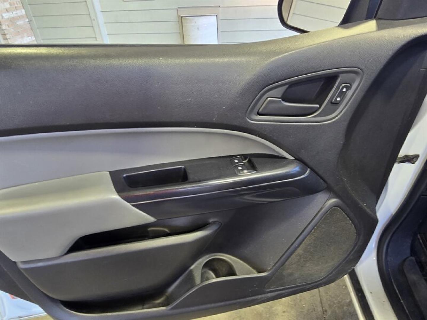 2017 Summit White Chevrolet Colorado (1GCHSAEA1H1) with an 2.5L I4 200hp 191ft. lbs. engine, 5 Speed Manual transmission, located at 25355 Eames Street, Channahon, IL, 60410, (815) 467-1807, 41.429108, -88.228432 - ** LOCAL TRADE IN, RUNS AND DRIVES GREAT, HAS A CRACKED WINDSHIELD AND THE CLIMATE CONTROLS ONLY WORK ON THE VENTS. ** The 2017 Chevrolet Colorado is a midsize pickup truck that combines functionality with a comfortable driving experience. Powered by a 2.5L I4 engine delivering 200 horsepower and 19- Photo#10