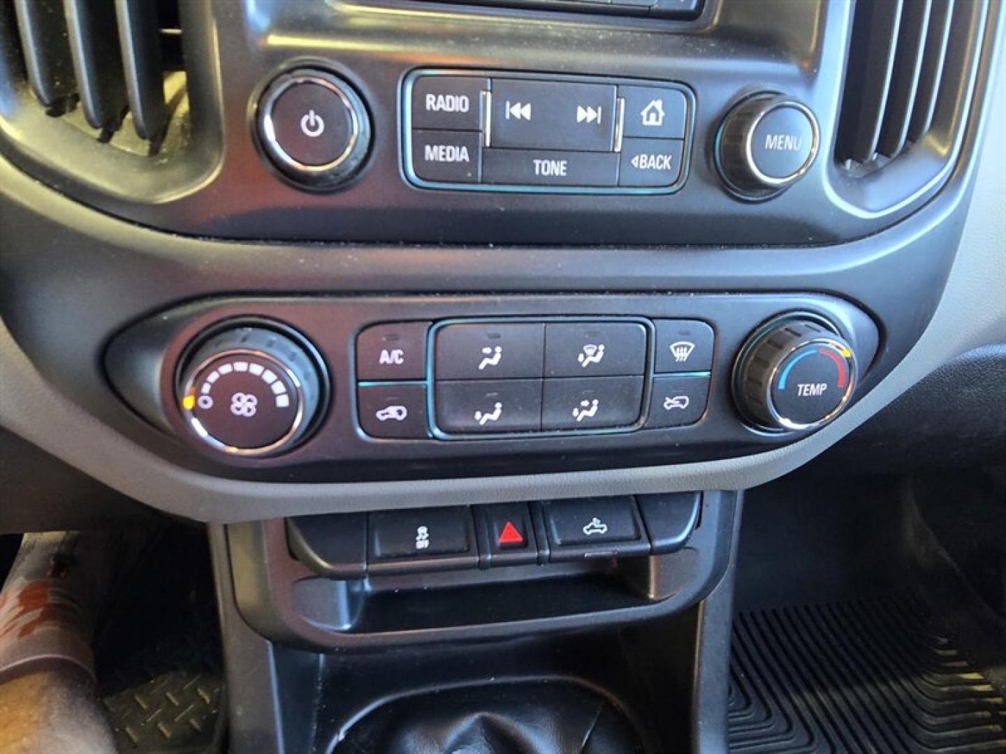 2017 Summit White Chevrolet Colorado (1GCHSAEA1H1) with an 2.5L I4 200hp 191ft. lbs. engine, 5 Speed Manual transmission, located at 25355 Eames Street, Channahon, IL, 60410, (815) 467-1807, 41.429108, -88.228432 - ** LOCAL TRADE IN, RUNS AND DRIVES GREAT, HAS A CRACKED WINDSHIELD AND THE CLIMATE CONTROLS ONLY WORK ON THE VENTS. ** The 2017 Chevrolet Colorado is a midsize pickup truck that combines functionality with a comfortable driving experience. Powered by a 2.5L I4 engine delivering 200 horsepower and 19- Photo#14