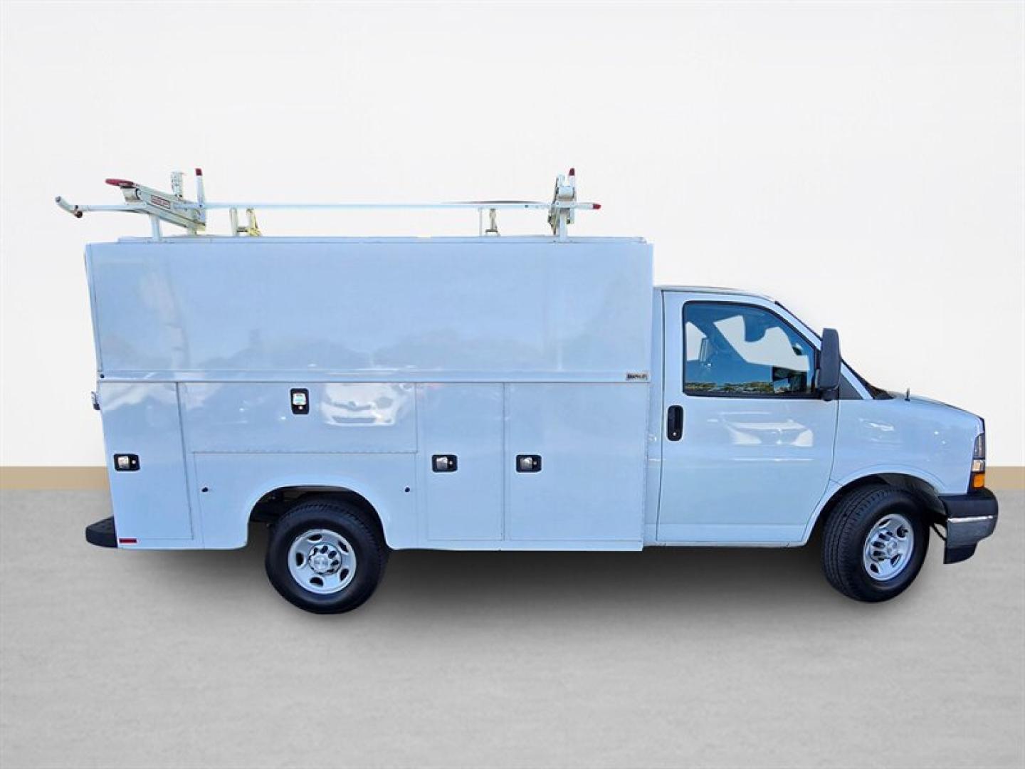 2019 White Chevrolet Express Work Van Cutaway (1GB0GRFG3K1) with an Vortec 6.0L Flex Fuel V8 341hp 373ft. lbs. engine, Automatic transmission, located at 25355 Eames Street, Channahon, IL, 60410, (815) 467-1807, 41.429108, -88.228432 - ** 12 FOOT KNAPHEIDE KUV PLUMBERS BODY. **The 2019 Chevrolet Express 3500 is equipped with a robust Vortec 6.0L Flex Fuel V8 engine, delivering 341 horsepower and 373 lb-ft of torque, providing reliable performance for a variety of driving needs. The exterior features a clean White finish, complemen- Photo#1