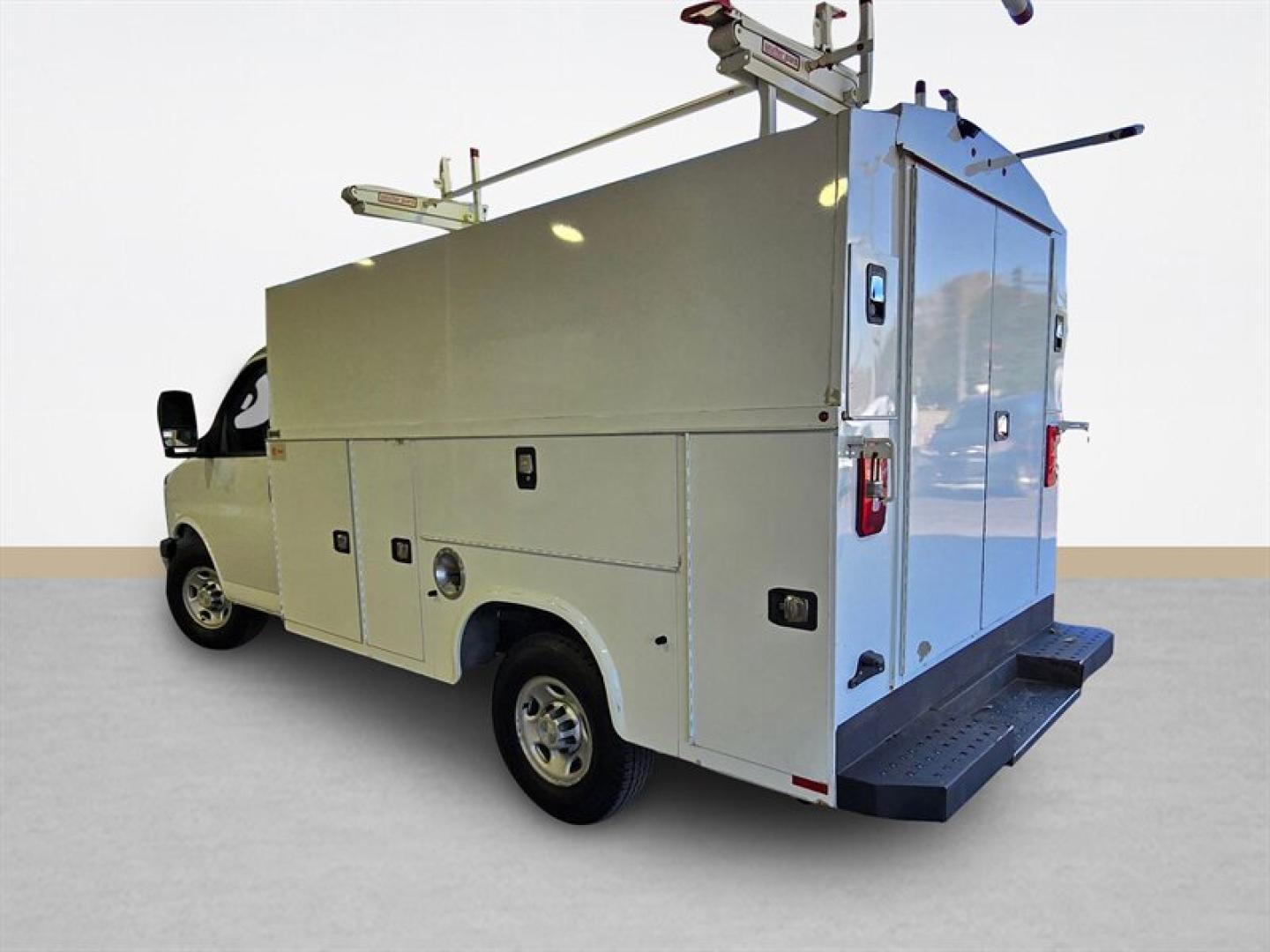 2019 White Chevrolet Express Work Van Cutaway (1GB0GRFG3K1) with an Vortec 6.0L Flex Fuel V8 341hp 373ft. lbs. engine, Automatic transmission, located at 25355 Eames Street, Channahon, IL, 60410, (815) 467-1807, 41.429108, -88.228432 - ** 12 FOOT KNAPHEIDE KUV PLUMBERS BODY. **The 2019 Chevrolet Express 3500 is equipped with a robust Vortec 6.0L Flex Fuel V8 engine, delivering 341 horsepower and 373 lb-ft of torque, providing reliable performance for a variety of driving needs. The exterior features a clean White finish, complemen- Photo#5
