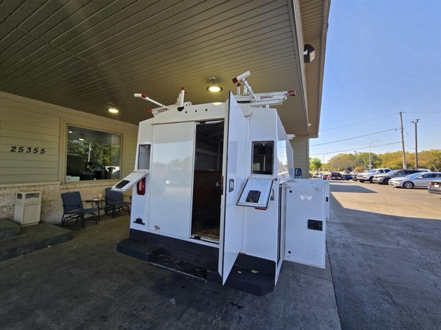 2019 White Chevrolet Express Work Van Cutaway (1GB0GRFG3K1) with an Vortec 6.0L Flex Fuel V8 341hp 373ft. lbs. engine, Automatic transmission, located at 25355 Eames Street, Channahon, IL, 60410, (815) 467-1807, 41.429108, -88.228432 - ** 12 FOOT KNAPHEIDE KUV PLUMBERS BODY. **The 2019 Chevrolet Express 3500 is equipped with a robust Vortec 6.0L Flex Fuel V8 engine, delivering 341 horsepower and 373 lb-ft of torque, providing reliable performance for a variety of driving needs. The exterior features a clean White finish, complemen- Photo#25